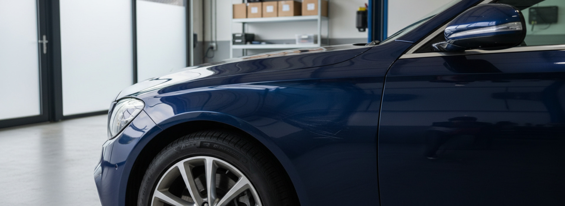 Waarom een schone auto kleine lakschade eerlijker zichtbaar maakt